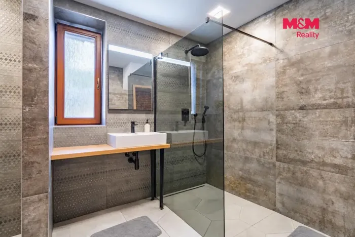 Prodej rodinného domu, Lužnice, 180 m2