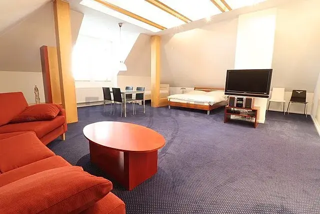 Pronájem bytu 2+1, Hradec Králové, Malé náměstí, 98 m2