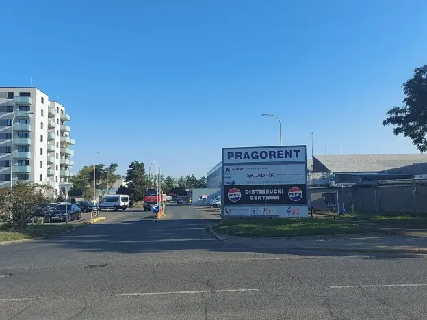 Pronájem skladu, Praha - Hostivař, U továren, 10570 m2