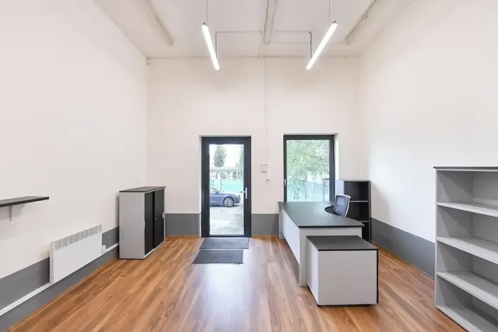 Pronájem kanceláře, Praha - Horní Počernice, Komárovská, 210 m2