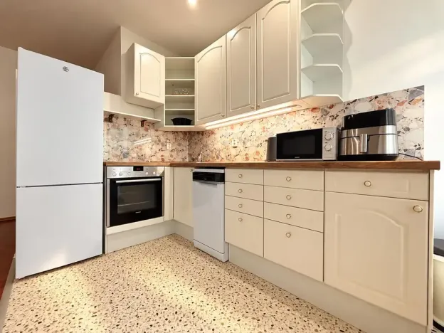 Pronájem bytu 1+kk, Praha - Břevnov, Junácká, 36 m2