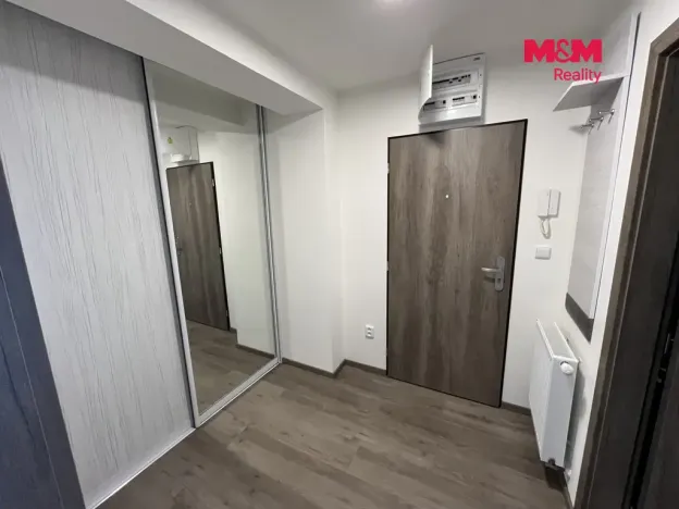 Pronájem bytu 1+kk, Hrdlořezy, 36 m2
