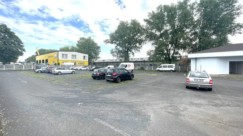 Pronájem komerčního pozemku, Louny, Postoloprtská, 2250 m2