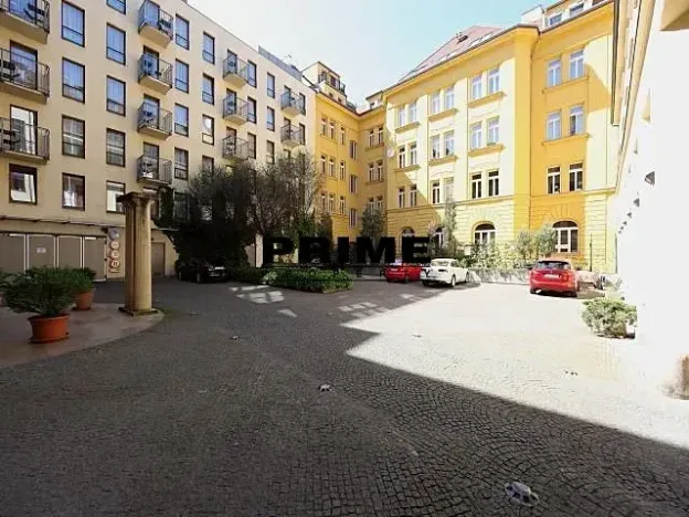 Pronájem kanceláře, Praha - Smíchov, Štefánikova, 82 m2