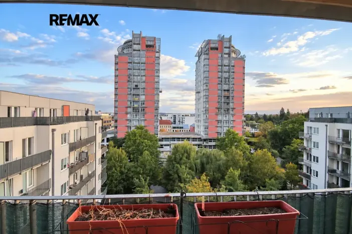 Prodej bytu 1+kk, Praha - Strašnice, Názovská, 35 m2