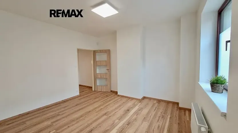 Pronájem obchodního prostoru, Praha - Podolí, Na hřebenech I, 38 m2