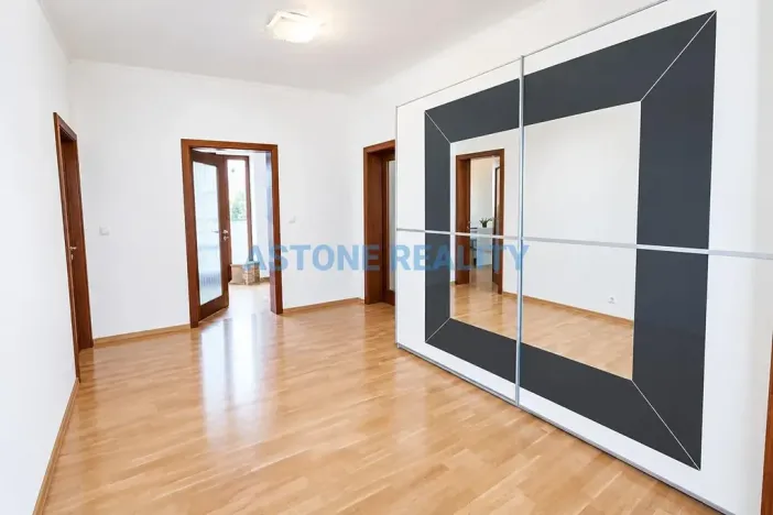 Pronájem rodinného domu, Trnová, 213 m2