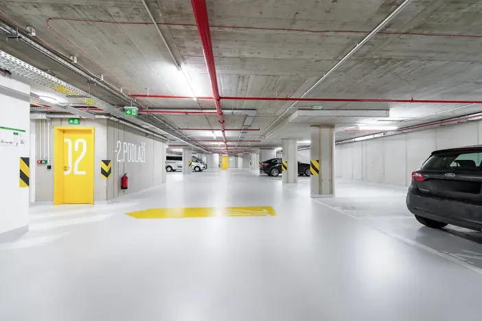 Pronájem garážového stání, Praha - Smíchov, Nádražní, 13 m2