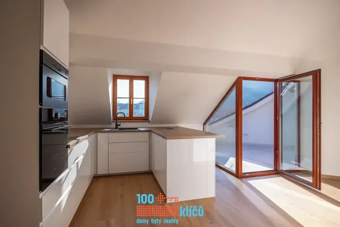 Pronájem bytu 3+1, Praha - Malá Strana, Všehrdova, 180 m2