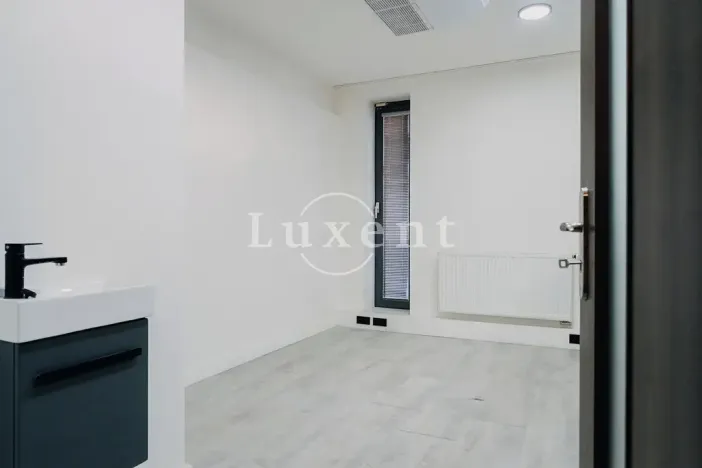 Pronájem obchodního prostoru, Praha - Žižkov, Jeseniova, 105 m2