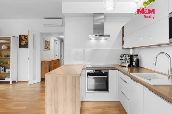 Prodej bytu 3+kk, Praha - Holešovice, Sanderova, 83 m2