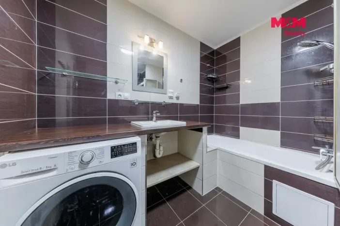 Prodej bytu 4+1, Karlovy Vary - Bohatice, Lomená, 84 m2