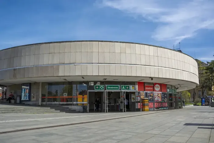Prodej obchodního prostoru, Praha - Vršovice, Kubánské náměstí, 112 m2