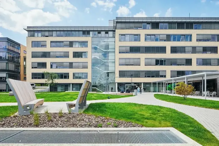 Pronájem kanceláře, Praha, 2540 m2