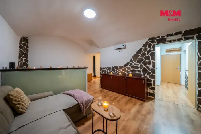 Prodej komerční nemovitosti, Slavkov u Brna, Koláčkovo náměstí, 99 m2