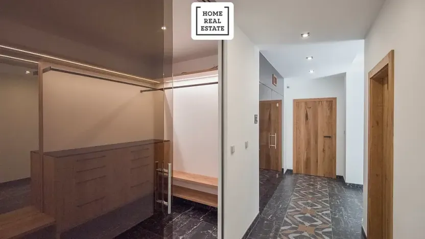 Prodej bytu 2+kk, Karlovy Vary, Šumavská, 96 m2