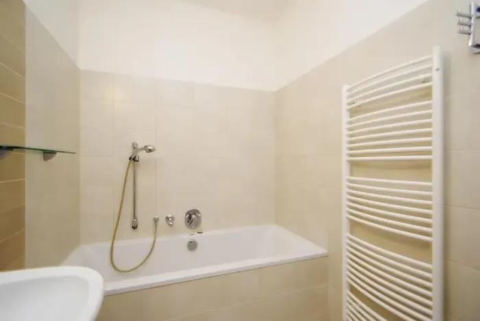 Pronájem kanceláře, Praha - Smíchov, Štefánikova, 82 m2