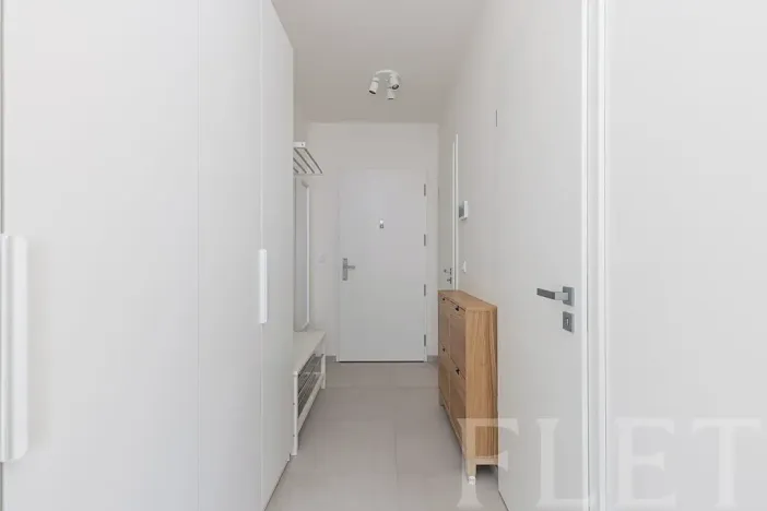Pronájem bytu 1+kk, Praha - Karlín, Švarcova, 36 m2