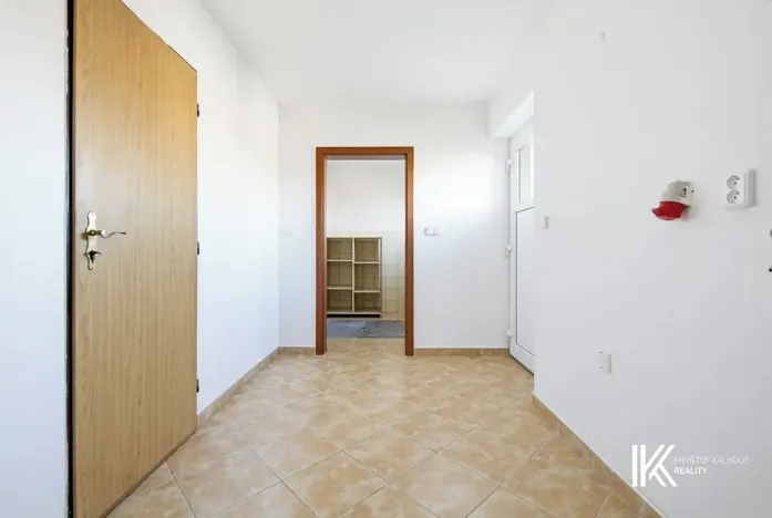 Prodej kanceláře, Hrochův Týnec, 356 m2