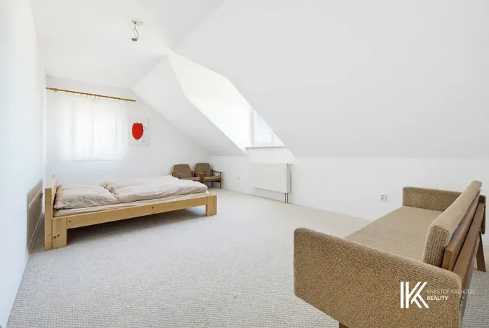 Prodej kanceláře, Hrochův Týnec, 356 m2