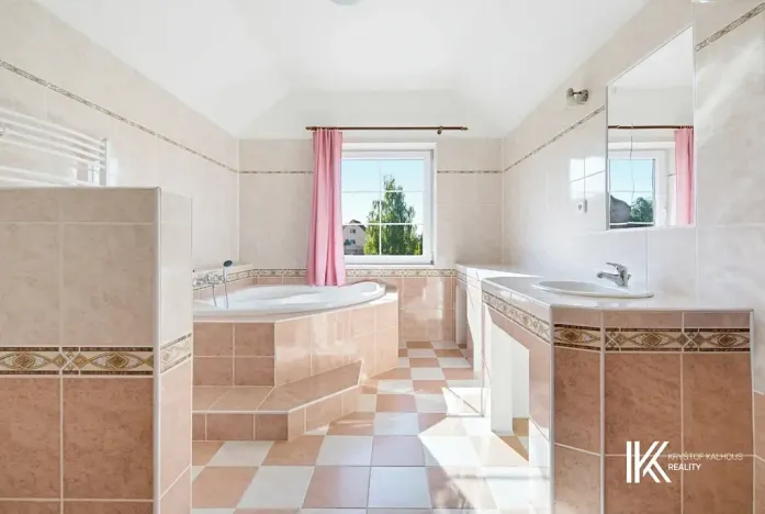 Prodej rodinného domu, Hrochův Týnec, 356 m2