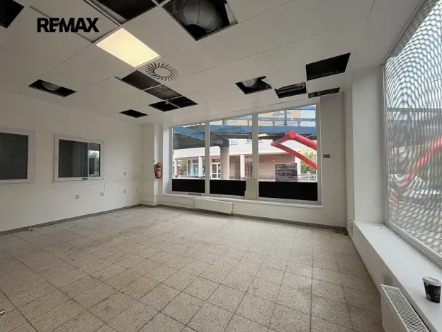 Pronájem restaurace, Praha - Stodůlky, Sluneční náměstí, 105 m2