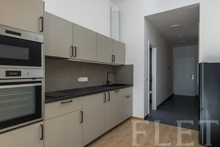 Pronájem bytu 1+kk, Praha - Hostavice, Českobrodská, 36 m2