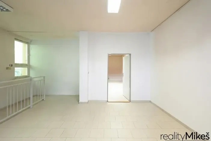 Prodej obchodního prostoru, Liberec, Na Žižkově, 351 m2
