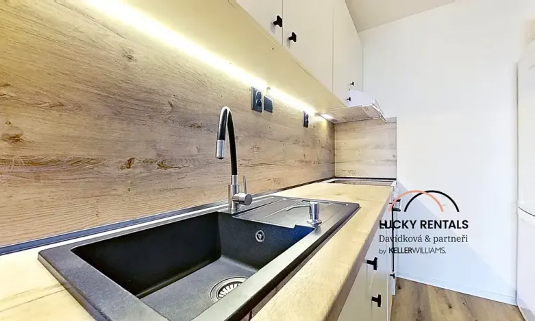 Pronájem bytu 2+kk, Praha - Černý Most, Kpt. Stránského, 43 m2