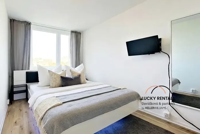 Pronájem bytu 2+kk, Praha - Černý Most, Kpt. Stránského, 43 m2