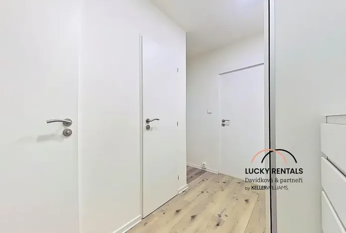 Pronájem bytu 2+kk, Praha - Černý Most, Kpt. Stránského, 43 m2