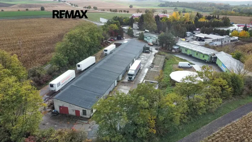 Pronájem skladu, Hovorany, 262 m2
