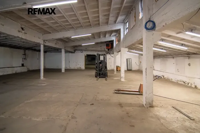 Pronájem skladu, Hovorany, 262 m2