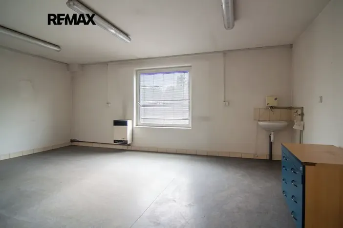 Pronájem skladu, Hovorany, 262 m2