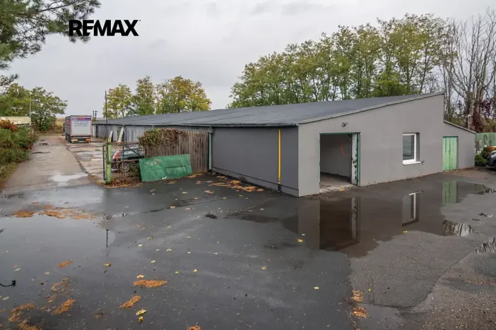 Pronájem skladu, Hovorany, 262 m2