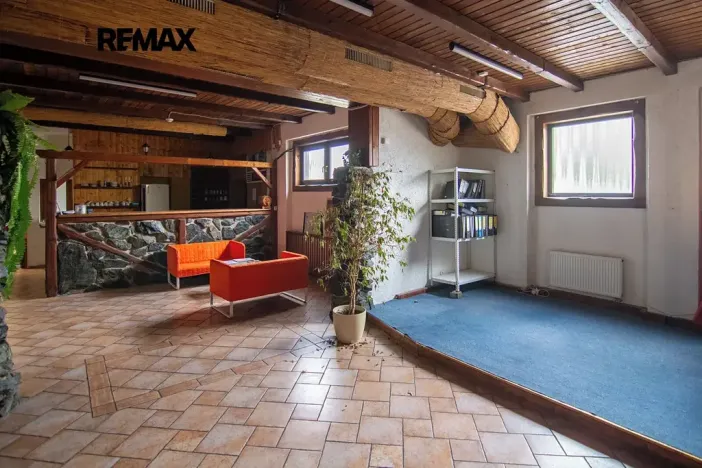 Pronájem skladu, Hovorany, 262 m2