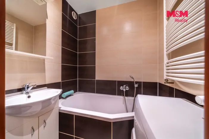 Prodej bytu 2+1, Hrádek - Nová Huť, 1. máje, 56 m2