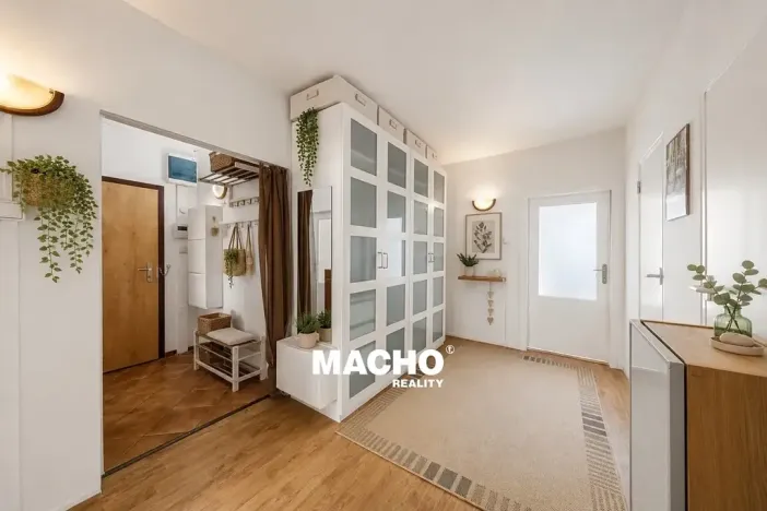 Prodej bytu 3+1, Praha - Modřany, Pirinská, 77 m2
