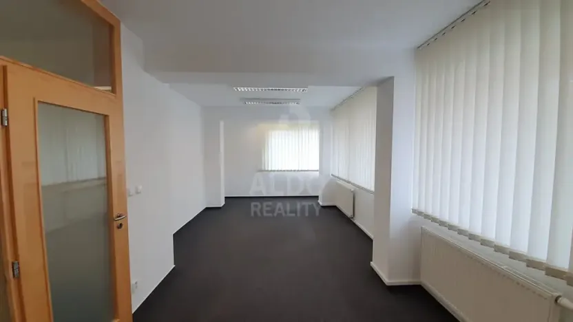 Pronájem kanceláře, České Budějovice, Husova tř., 89 m2