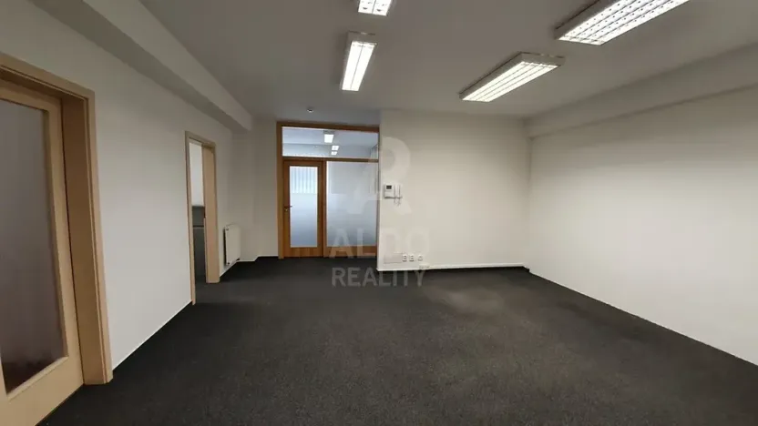 Pronájem kanceláře, České Budějovice, Husova tř., 89 m2