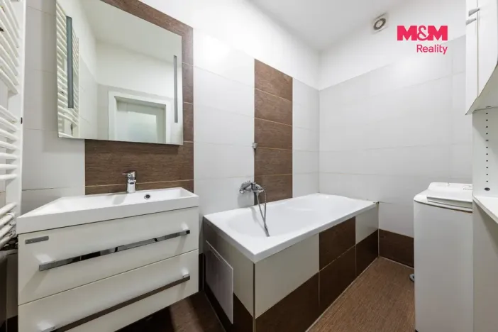 Prodej komerční nemovitosti, Karlovy Vary, Moravská, 85 m2