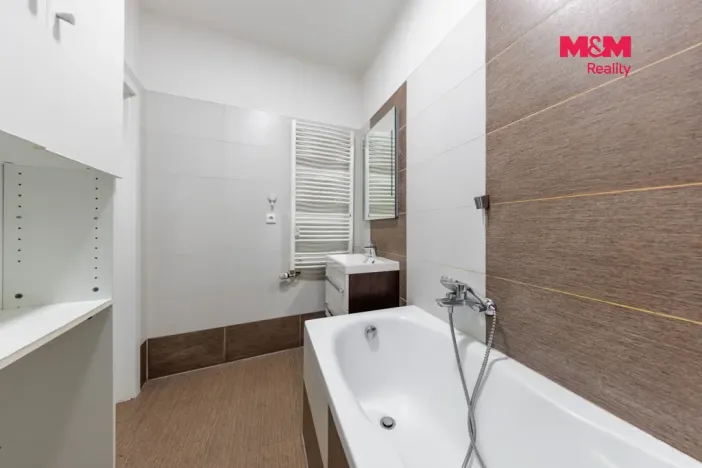 Prodej komerční nemovitosti, Karlovy Vary, Moravská, 85 m2