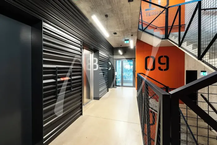 Pronájem kanceláře, Praha - Holešovice, Pod dráhou, 700 m2