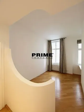 Pronájem bytu 4+1, Praha - Nové Město, Odborů, 100 m2
