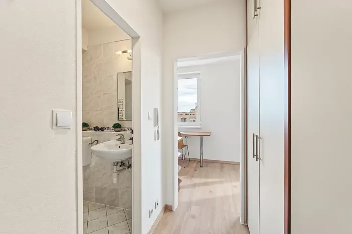 Prodej bytu 1+kk, Praha - Troja, Hnězdenská, 33 m2