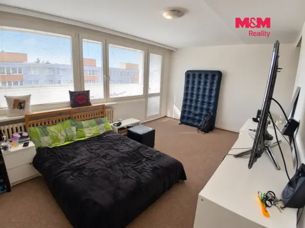 Pronájem bytu 1+kk, Praha - Prosek, Lovosická, 34 m2