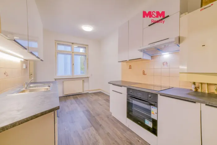 Prodej bytu 4+1, Cheb, Májová, 121 m2