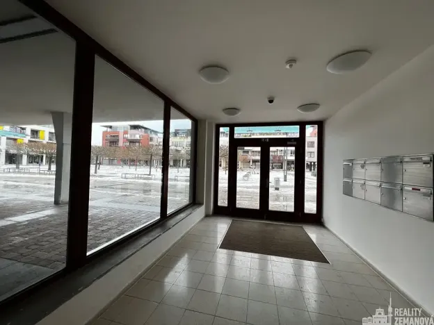 Pronájem bytu 1+kk, Dolní Břežany, Náměstí Na Sádkách, 40 m2