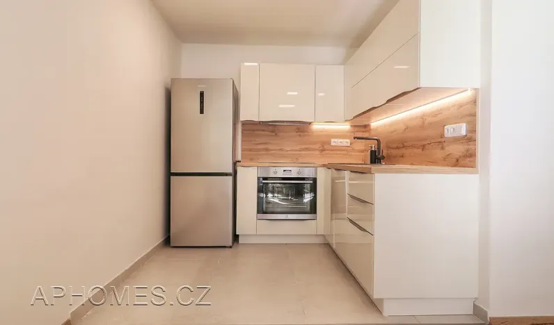 Pronájem bytu 2+kk, Praha, Novoborská, 44 m2