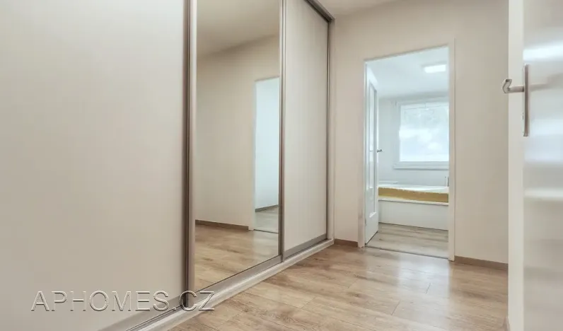 Pronájem bytu 2+kk, Praha, Novoborská, 44 m2